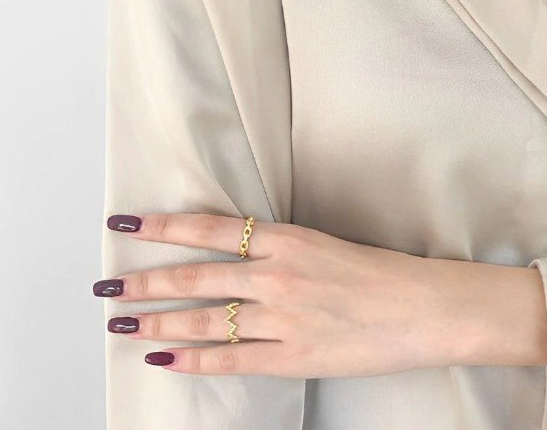 DAINTY CHAIN RING