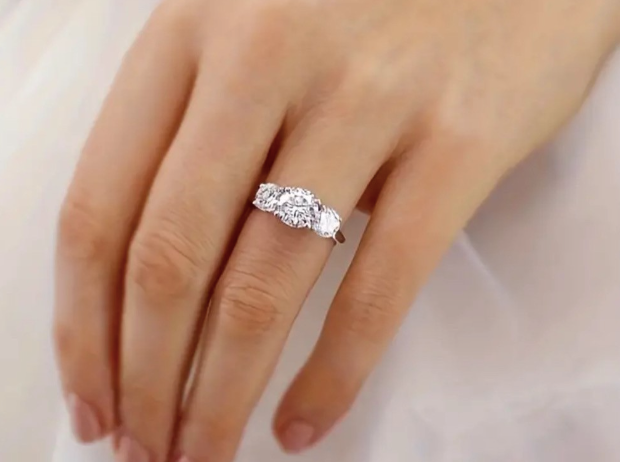 “ANASTASIA” 4.0CT THREE STONE