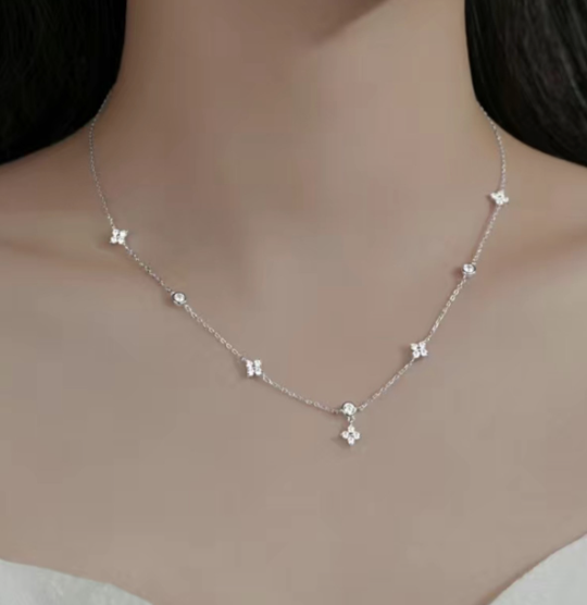 ROYAL CLOVER NECKLACE