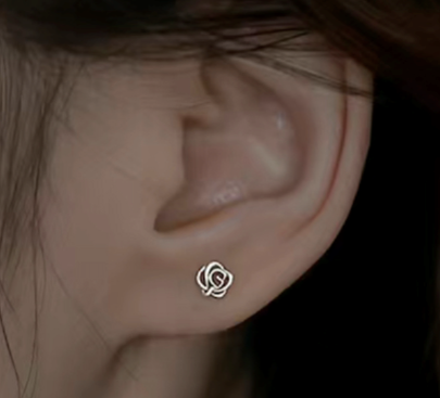 MINI ROSE CUTOUT STUD