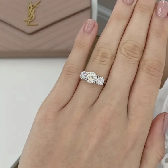 “ANASTASIA” 2.0CT THREE STONE